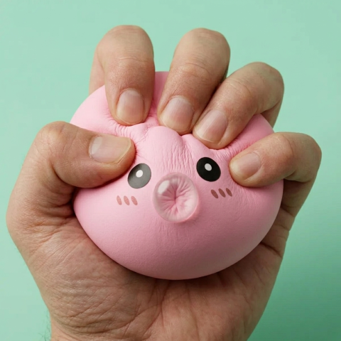 Dumpling Squishy Rosa Flauschwolke — slow-rise Effekt, der Schaum federt langsam zurück