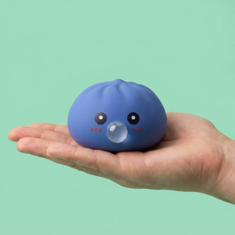 Dumpling Squishy Violett Puffig & Weich in der Hand gehalten, echte Größe