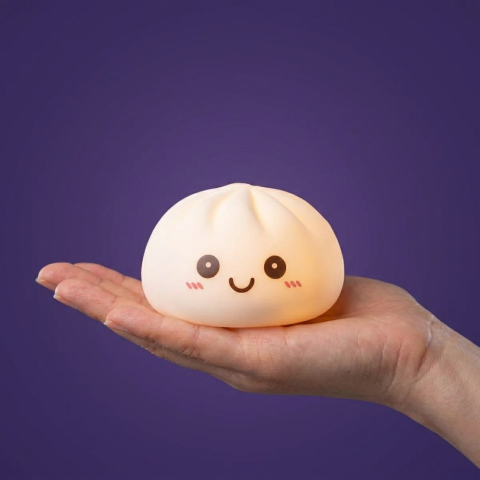 Dumpling Squishy Nachtlicht Weiß Mondlicht in der Hand gehalten, echte Größe