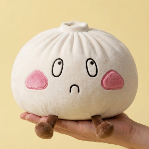 Squishy Dumpling XXL Traurig in der Hand gehalten, echte Größe