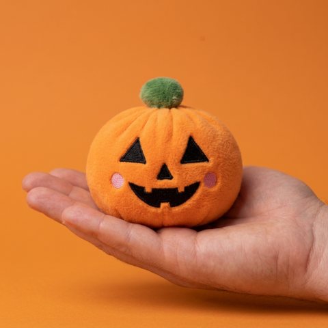 Dumpling Squishy Halloween Schaurig 5er-Set in der Hand gehalten, echte Größe