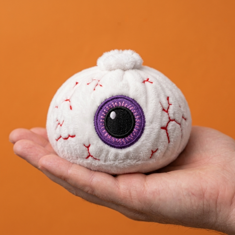 Squishy Dumpling Halloween Auge Plüsch in der Hand gehalten, echte Größe