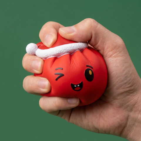 Christmas Hat Dumpling Squishy Rot — slow-rise Effekt, der Schaum federt langsam zurück