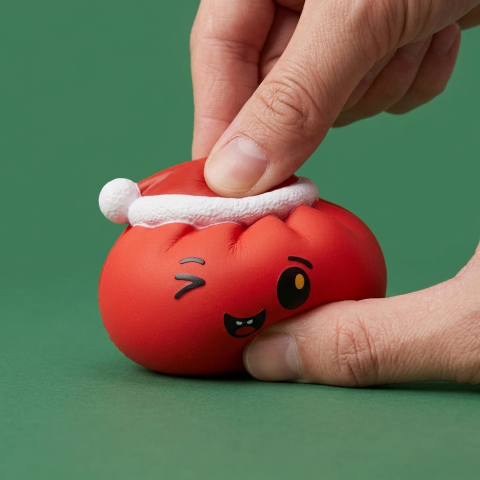 Christmas Hat Dumpling Squishy Rot beim Drücken, weiches Material
